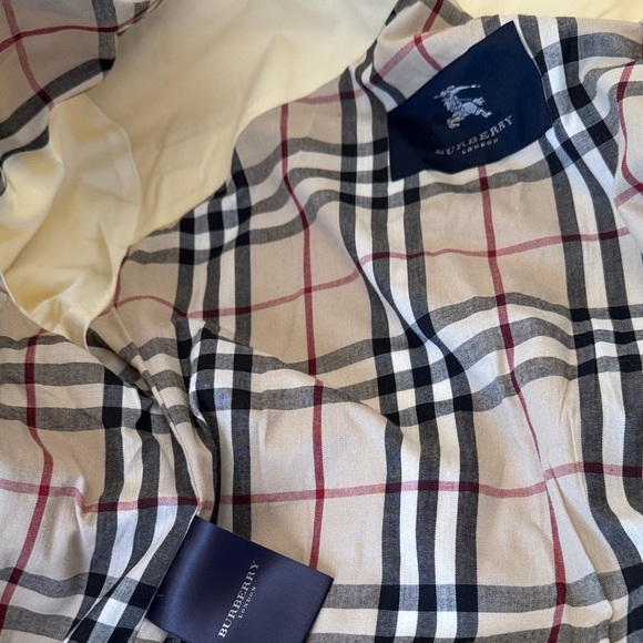 Burberry Light Yellow Trench Coat - Picture 16 of 16